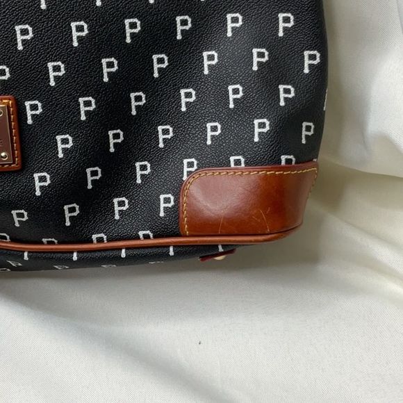Dooney and Bourke MLB Pittsburgh Pirates shoulder bag - Picture 6 of 10